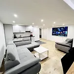 Apartment Apartment *